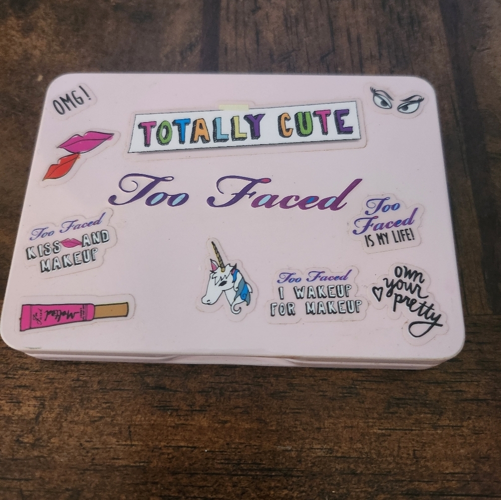Too Faced Totally Cute Eyeshadow Palette